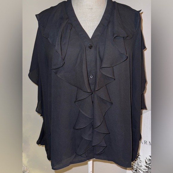 Everly Tops - Everly Black Ruffle Blouse Size L. EUC